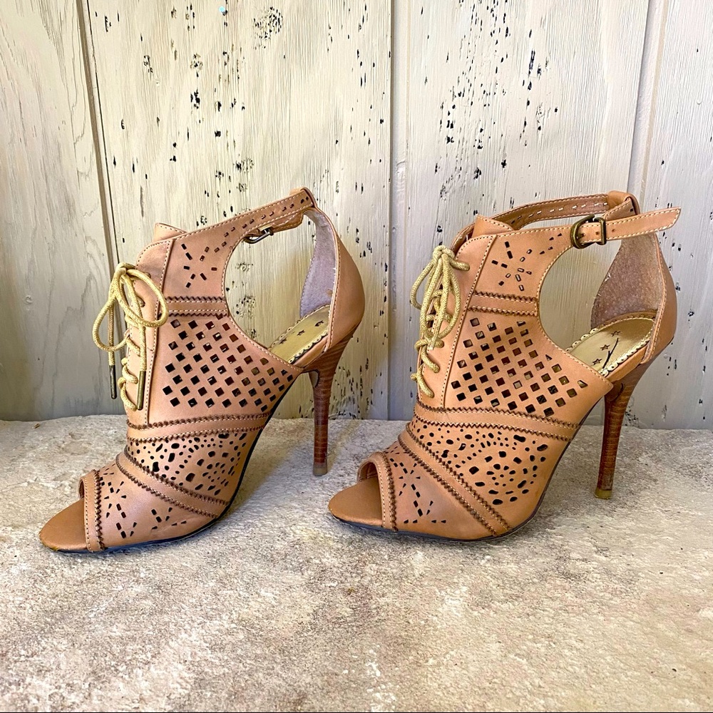🐒Sexy leather cut out peep toe booties from Naughty Monkey.